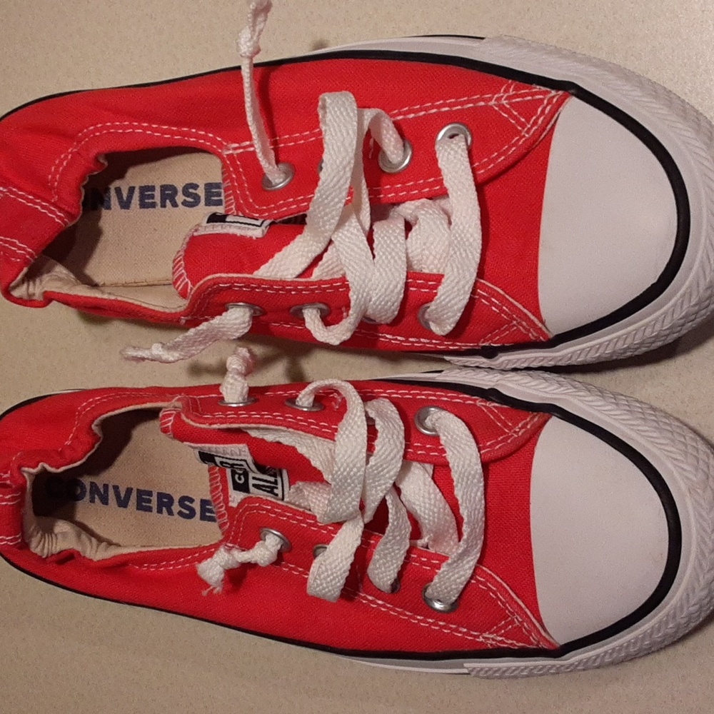 Converse Allstars Chucks size 7 red in color